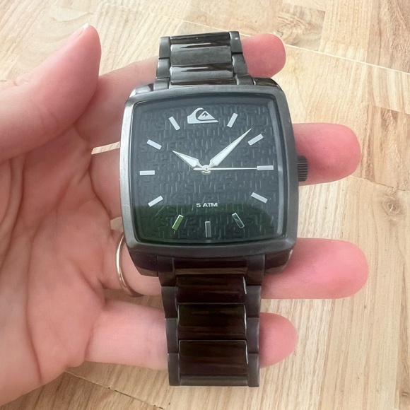 Quicksilver the quad men’s rectangular gunmetal gray watch NEW BATTERY - Picture 8 of 12